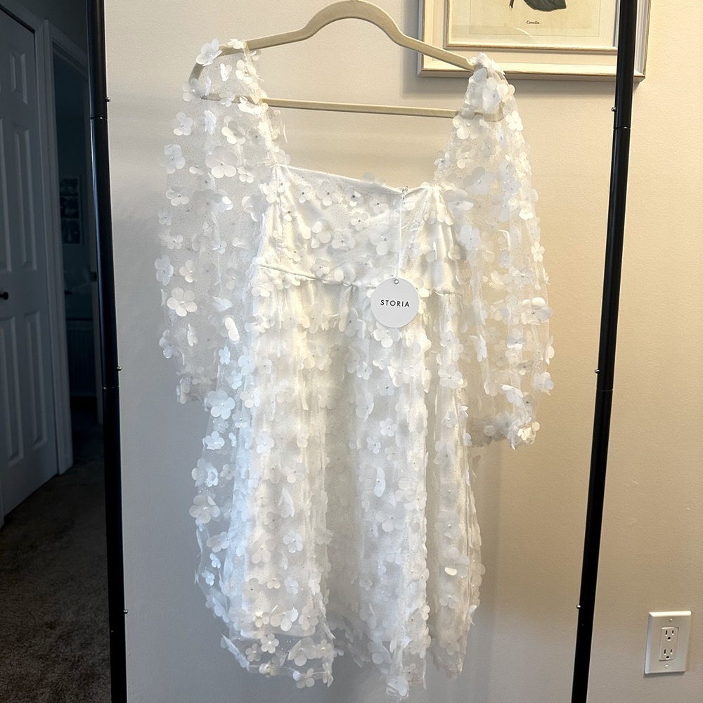 Storia Sparkly 3D Floral White Mini Dress